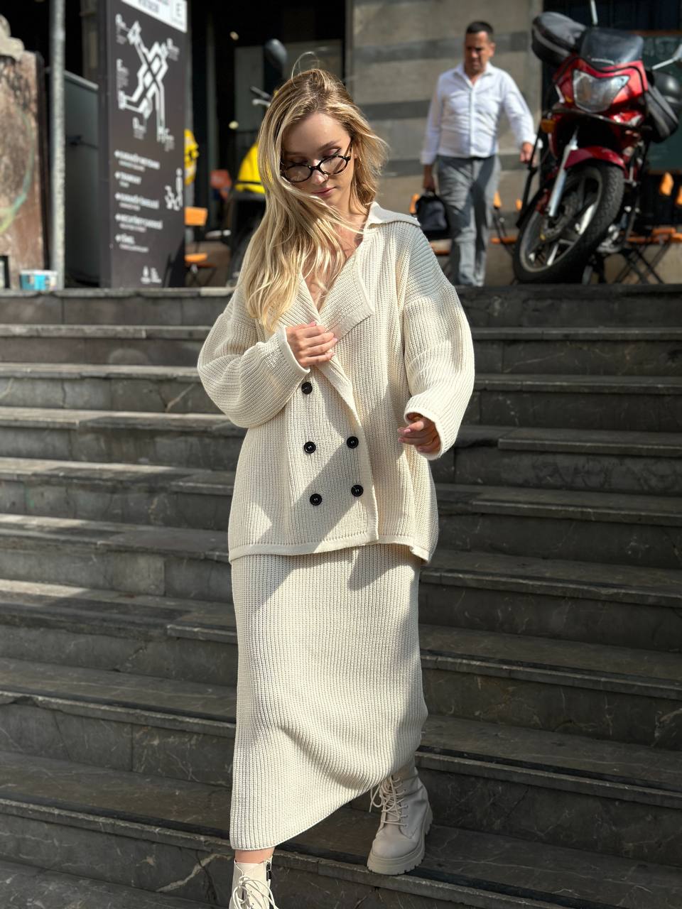 Strick-Set mit Rock und Cardigan