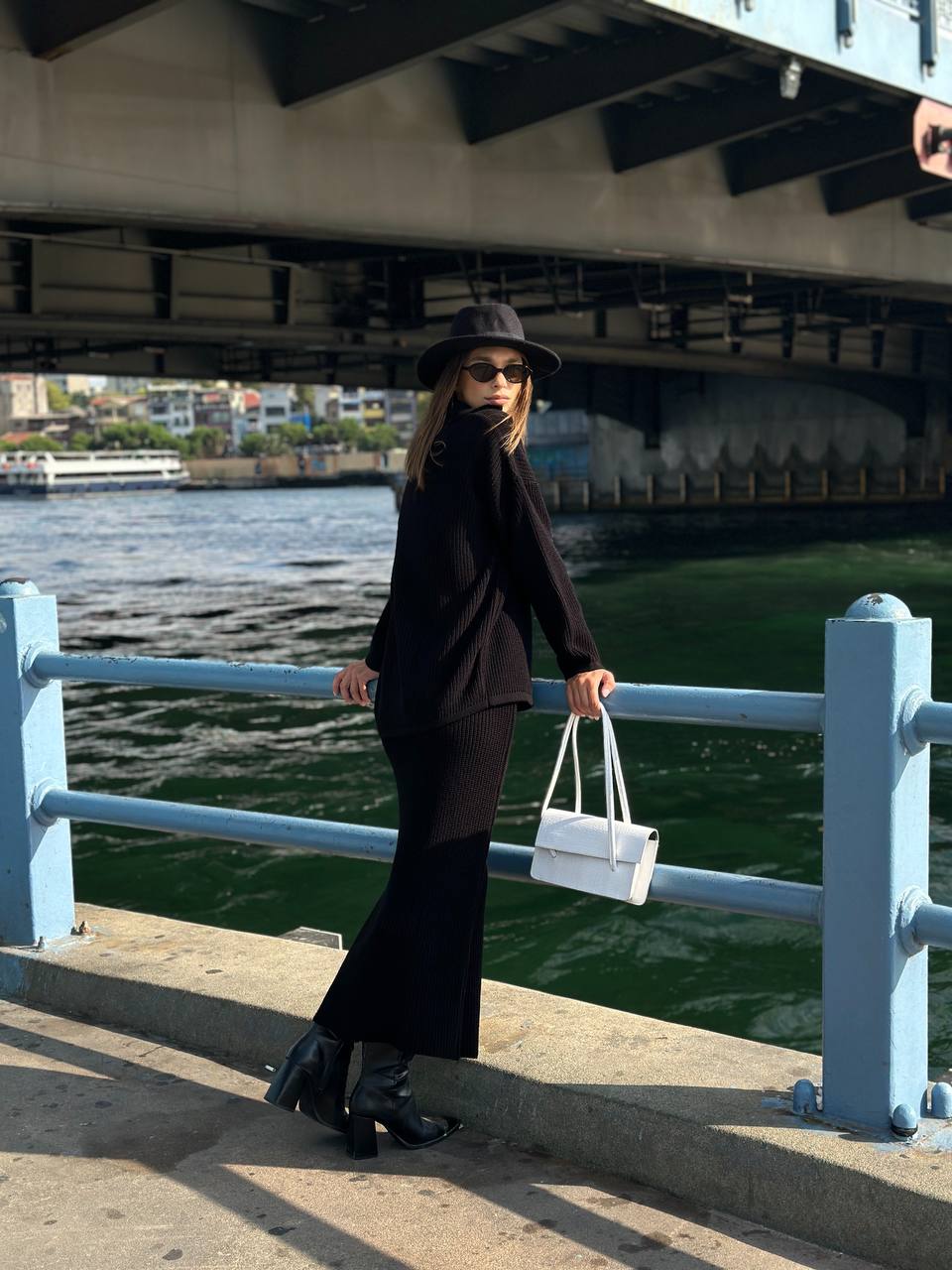 Strick-Set mit Rock und Cardigan